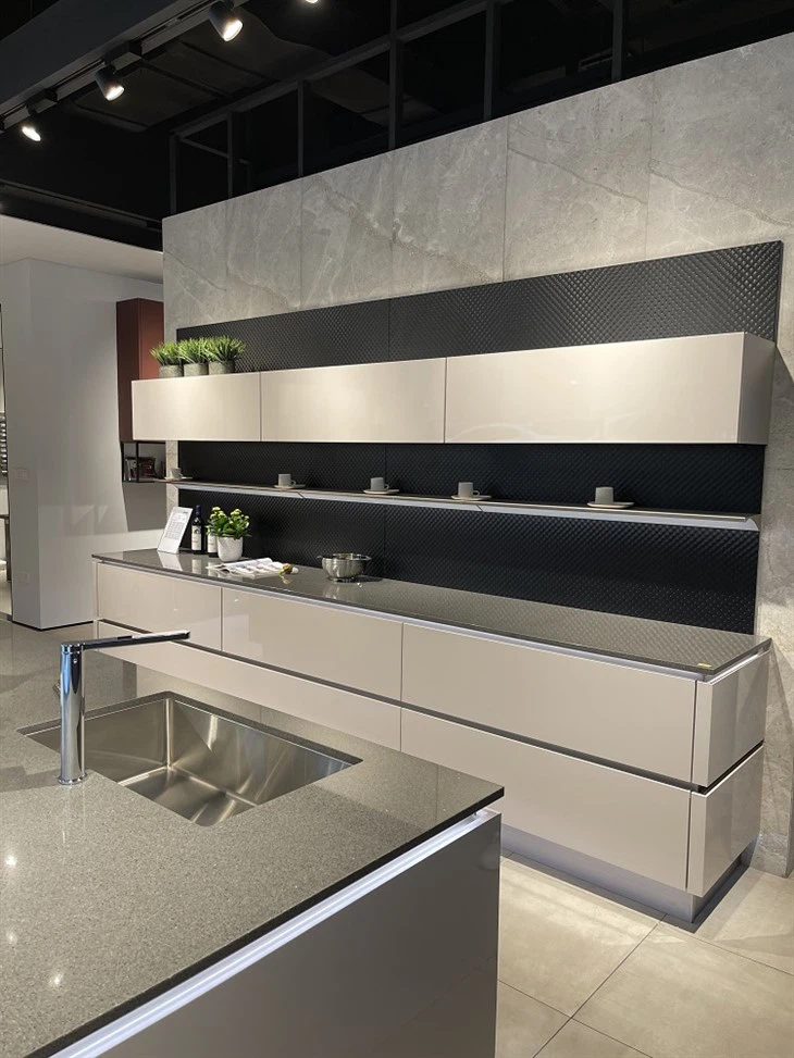 White Kitchen Cabinets